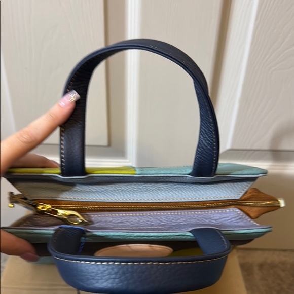 AmeriLeather Arlene Leather Crossbody Bag - Picture 6 of 9